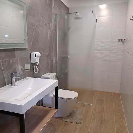 стария орех Konukevi