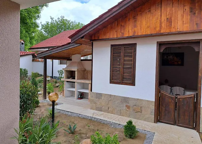 стария орех Gæstehus Vidin